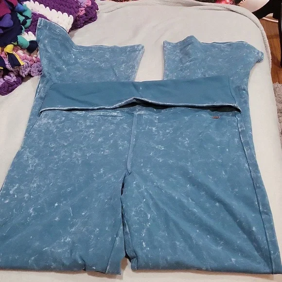 Victoria's Secret PINK Yoga Pants - Picture 5 of 16